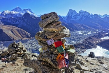 Tibetan Mani Stone with Mt. Everest and Mt. Lhotse from Gokyo Ri, Sagarmatha National Park, Nepalese Himalayas. - obrazy, fototapety, plakaty