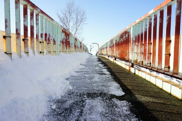 除雪後の跨線橋 冬の釧網本線遠矢駅