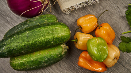 Accompanying vegetables for shrimp and seafood broths
