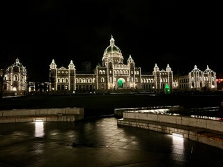 Fototapeta na wymiar parliament building at night Victoria Bc,