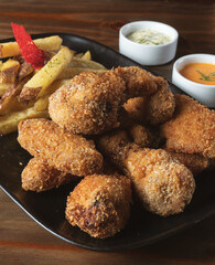 Alas de pollo y apio con salsa de búfalo