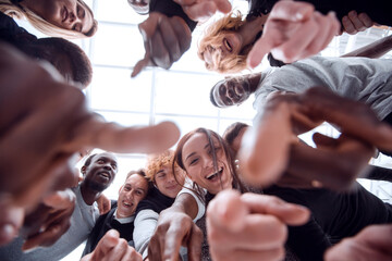 Obraz premium close up . many odiverse young people are pointing at you