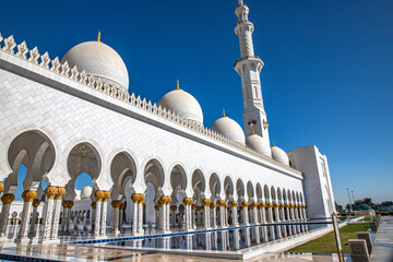 Fototapeta na wymiar Abu Dhabi in united emirates louvre museum and mosque