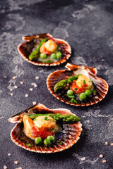 Cooked scallops with vegetables