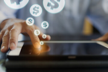 アメリカドルとアプリ US dollars and clicking an application