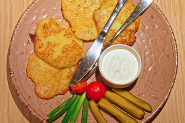 Hash browns. Hash brown potato with white sauce on modern ceramic plate on wood Table in a Cafe or...