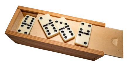 Foto op Plexiglas jeu de dominos dans sa boîte sur fond transparent © PL.TH