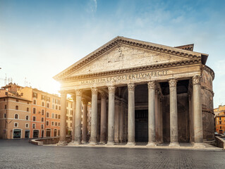 Obraz premium The empty Rotonda Square (Piazza della Rotonda) and the ancient building of Pantheon in peaceful sunny morning, Rome, Italy