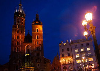 Fototapeta na wymiar St Mary's Basilica, Rynek Glowny, Krakow, Poland