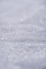 ボケを使った雪の煌めきのクローズアップ。
