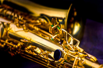 Plakat close-up of the hands of a musician playing the saxophone