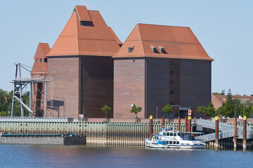 Getreidespeicher und Alte Ölmühle am Hafen in Wittenberge in Brandenburg