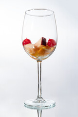 frutas en vaso de sangria