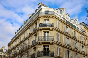 Fototapeta na wymiar typical parisian haussmann buidling facades