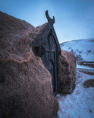 Þjóðveldisbær Thjodvelsidaer Wikinger Siedlung Hütte in Island im Winter