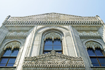 Obraz premium Decor on the facade of the historical mosque Pertevniyal Valide Sultan in Istanbul, Turkey