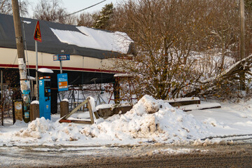 Snöhög och parkeringsautomat.