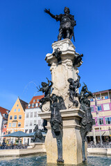 Wahrzeichen in der City von Augsburg auf dem Rathausplatz - der Augustusbrunnen