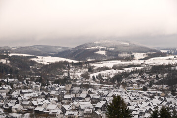 Obraz premium Winter landscape in the german Rothaargebirge with view to the german city called Hallenberg