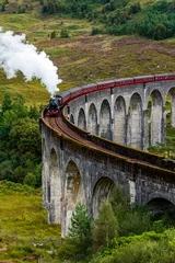 Fotobehang Glenfinnanviaduct Harry Potter train in Scotland