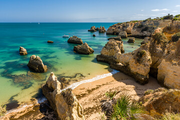 Fototapeta Klify w Portugalii na plażach w okolicach Portimao obraz
