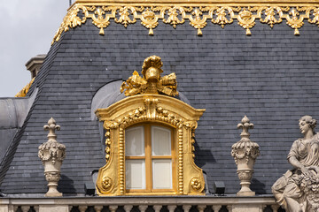 Obraz premium Architectural fragments of Chateau de Versailles (Palace of Versailles) near Paris: Palace Versailles was a royal chateau. Versailles, Paris, France.