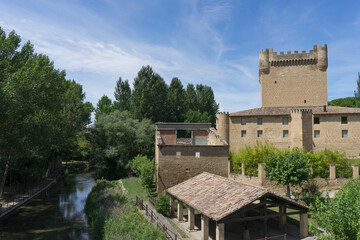 Fototapeta premium Impressive castle and river in the town of cuzcurrita del rio tirón, Spain