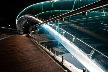 Naklejka premium bridge at night