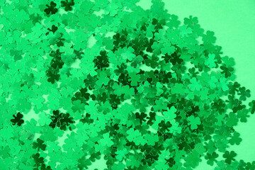 Obraz premium Green shamrock confetti on green as a St. Patrick’s Day background 