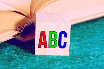 Alphabet und bunte Buchstaben ABC	