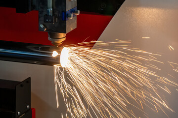 The fiber laser cutting machine cutting  machine cut the stainless steel tube.