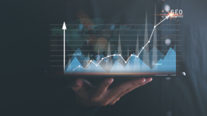 Marketer showing growth graph and SEO concept, optimization analysis tools, search engine rankings, social media sites based on results analysis data,online marketing,website ranking
