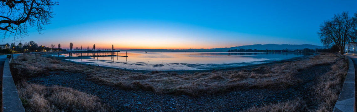 Morgenrot &uuml;ber dem Bodensee bei Arbon