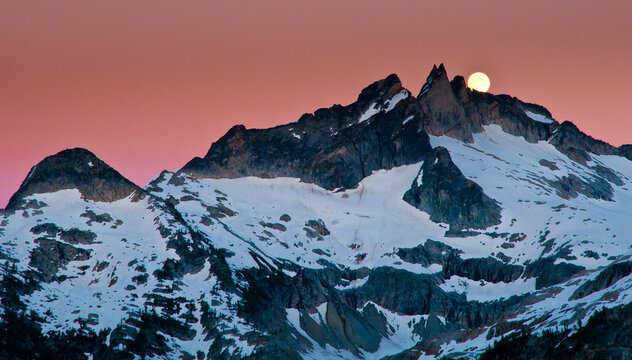 Full moon rise over Gunsight Peak