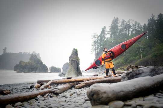 Young male sea kayaker, Ruby Beach, Olympic National Park, Washington, USA