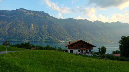 Fototapeta na wymiar Brienzersee bei Interlaken in der schönen Schweiz 