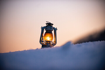 雪とランタン