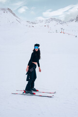 Fototapeta na wymiar Woman skier posing on snow