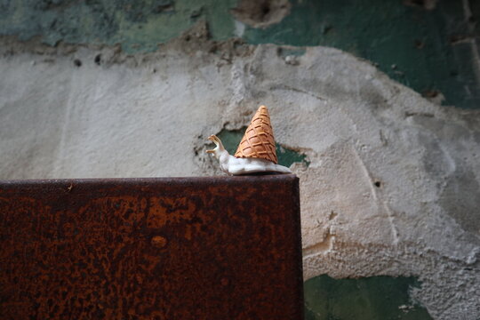 snail decoration of snail alley design for intersting interior decoration