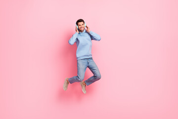 Photo of positive overjoyed man wear blue trendy clothes enjoy favorite modern hits ukrainian music band isolated on pink color background