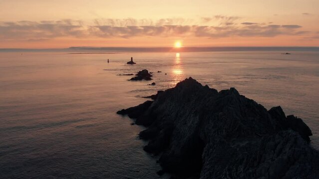 Vue aérienne de la Pointe du Raz au coucher du soleil-Bretagne