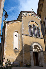Fototapeta na wymiar Sainte-Marie-Madeleine, Front der Kirche in Saint-Montan, Ardèche, Frankreich