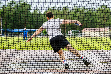 male athlete attempt in discus throwing