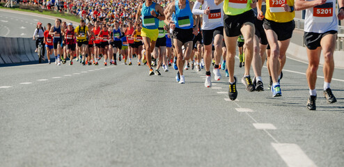 large group runners leading marathon race