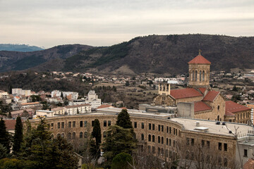 Naklejka premium Vue sur le tribunal, l'église et l'hôpital de Privas en Ardèche France
