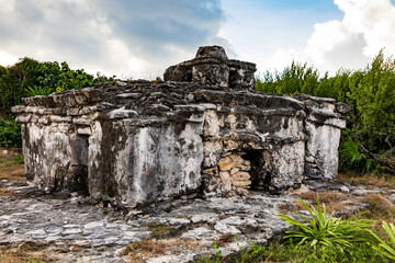 Punta Sur Eco Park Beach Park in Cozumel. Tumba del Caracol, eine Maya Ruine bei San Miguel in Mexiko. - obrazy, fototapety, plakaty