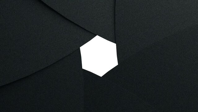 Diafragma de apertura del objetivo de una c&aacute;mara. Enfoque selectivo con poca profundidad de campo. Equipo fotogr&aacute;fico y fondos de c&aacute;mara.