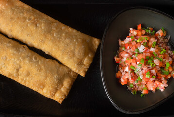 taquenos con salsa criolla