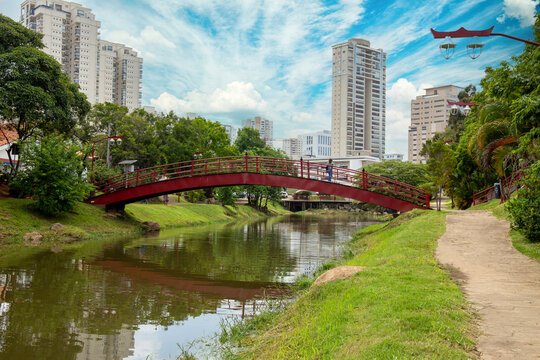 Aerial view of Parque Kasato Maru in Sorocaba, Brazil.