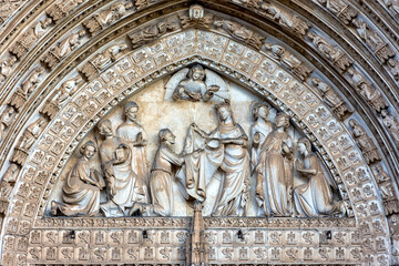Detalle Puerta del Perdón, Catedral de Toledo, San Ildefonso,España - obrazy, fototapety, plakaty